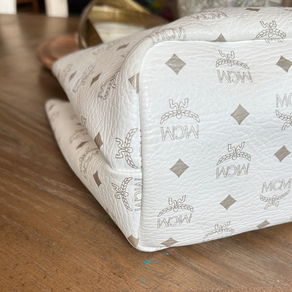 MCM Princess Lion White and Gold tote Bag with COA - Picture 8 of 16